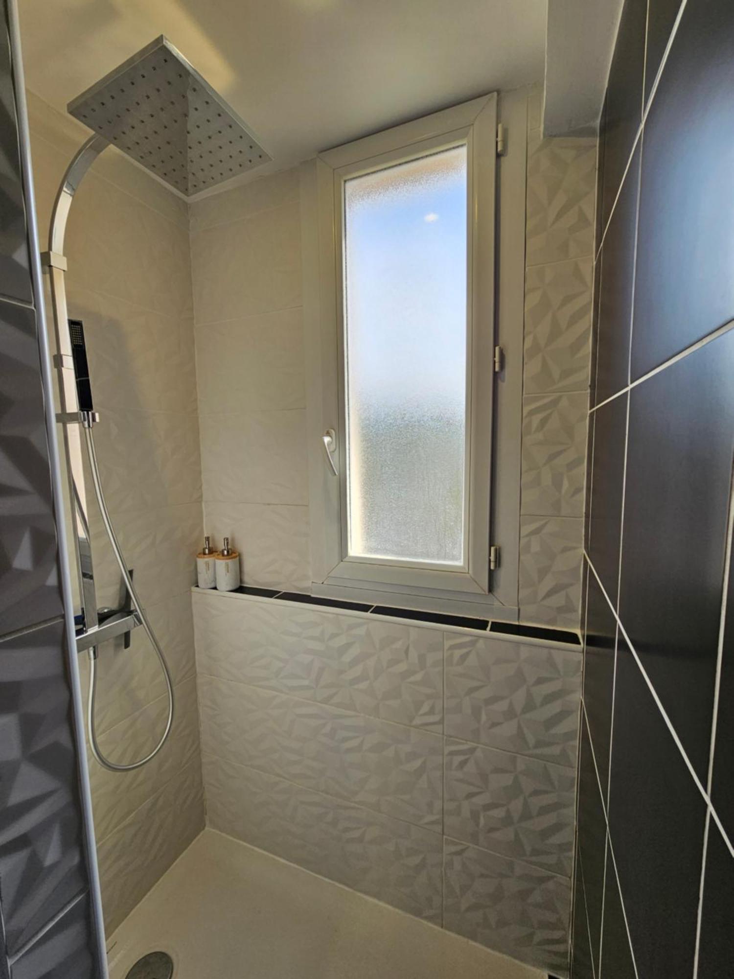 Charmant & Spacieux 3 Chambres - Mm Apartment - Lyon Grand Parilly เวนิส์ซูซ์ ภายนอก รูปภาพ